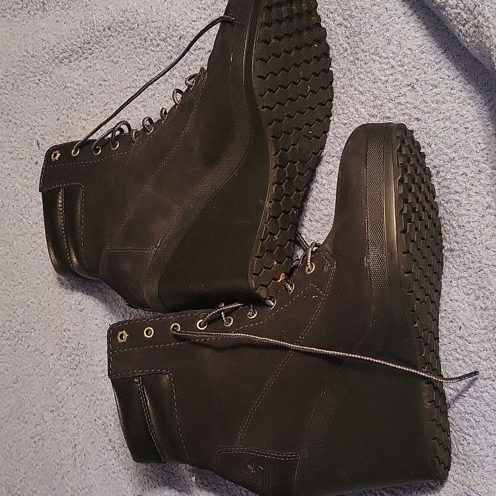 BOOTS - Picture 4 of 5